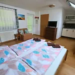 Zeleny Dom Pri Potoku Apartament
