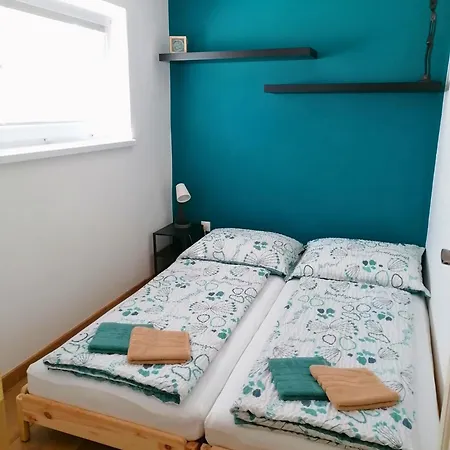 Zeleny Dom Pri Potoku *